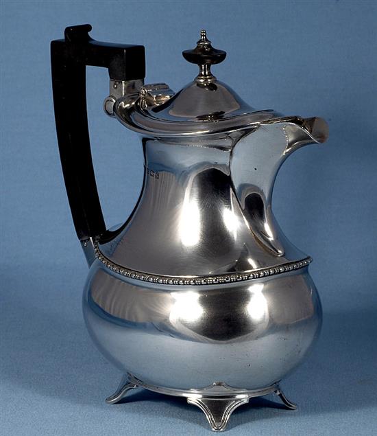 A good George V silver hot water pot, Height to handle 8 ½”/216mm Weight 26.1oz/740grms